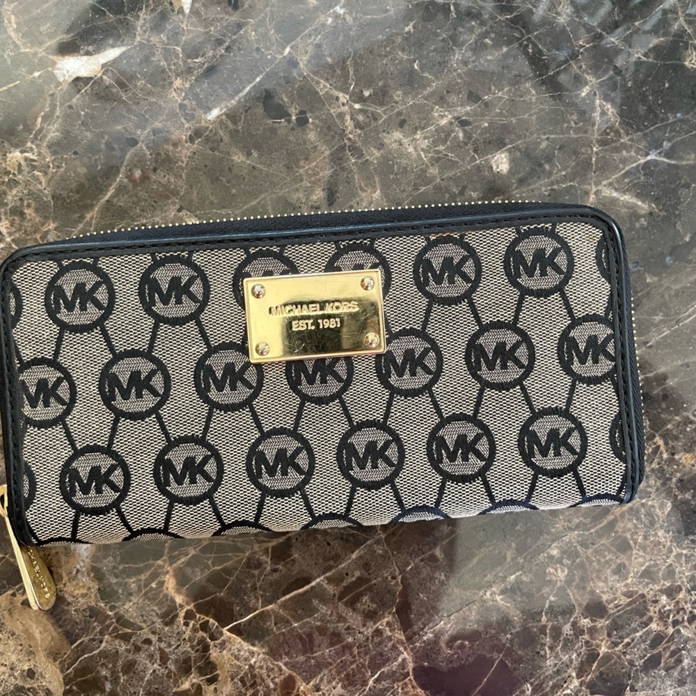 Michael Kors wallet/phone case